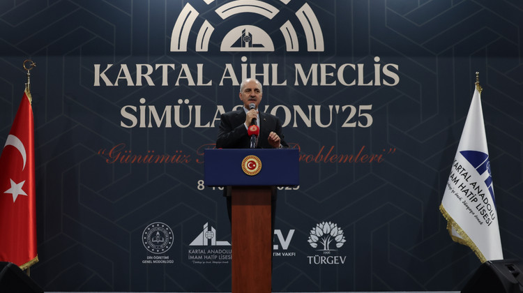 TBMM Başkanı Kurtulmuş, Kartal Aihl Meclis Simülasyonu Programında Konuştu