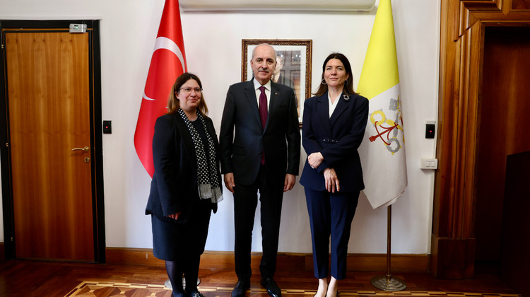 TBMM Başkanı Kurtulmuş, Vatikan Büyükelçiliğini Ziyaret Etti