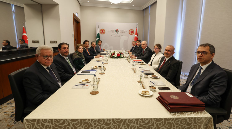 TBMM Başkanı Kurtulmuş, İstanbul’da Pakistan Ulusal Meclis Başkanı Sadık İle Görüştü