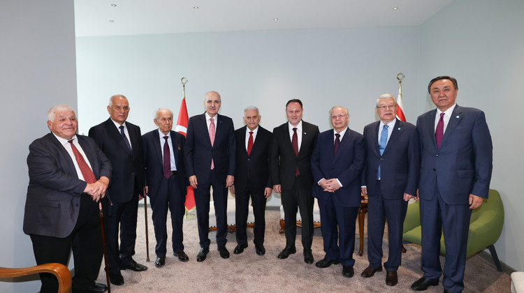 TBMM Başkanı Kurtulmuş, Lefkoşa’da TDT Aksakallar Konseyi Üyeleriyle Görüştü