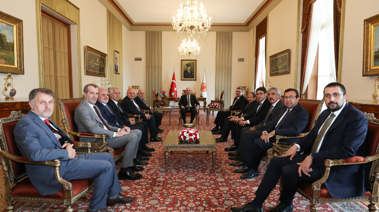 TBMM Başkanı Kurtulmuş, Türk Parlamenterler Birliği Üyeleri İle TBMM Spor Kulübü Üyelerini Kabul Etti