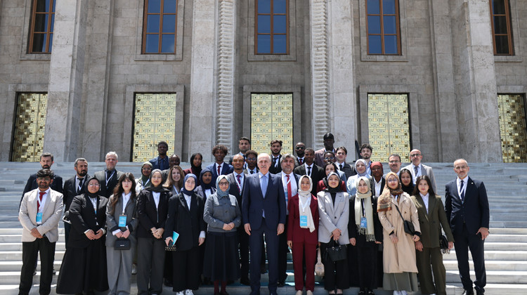 TBMM Başkanı Kurtulmuş, Öğrencilerle Bir Araya Geldi