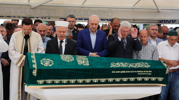 TBMM Başkanı Kurtulmuş, Marmara Üniversitesi Emekli Öğretim Üyesi Ayhan’ın Cenaze Törenine Katıldı