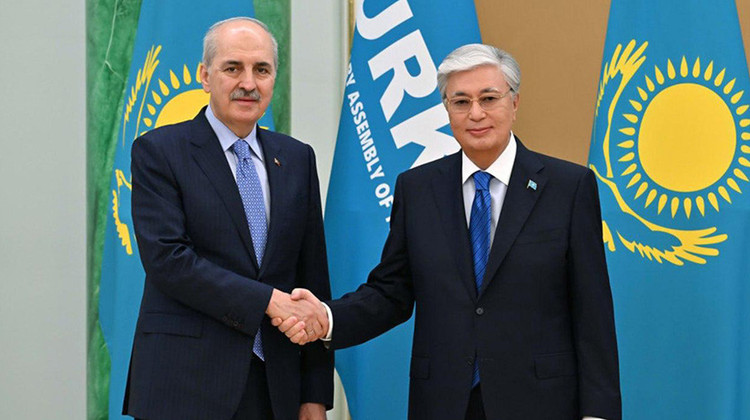 KAZAKİSTAN CUMHURBAŞKANI TOKAYEV, TBMM BAŞKANI KURTULMUŞ’U KABUL ETTİ
