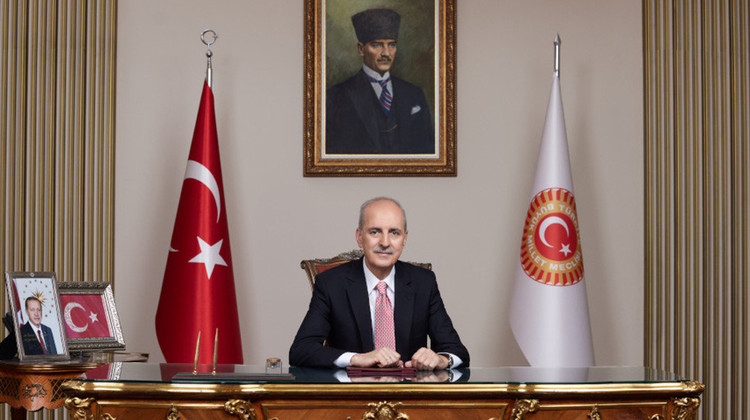 TBMM BAŞKANI KURTULMUŞ, ALTIN MADALYA KAZANAN ADEM ASİL'İ KUTLADI