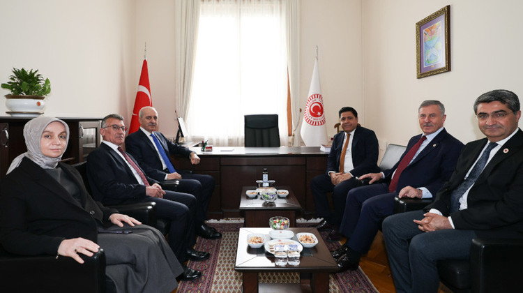 TBMM BAŞKANI KURTULMUŞ, İYİ PARTİ GENEL BAŞKANI DERVİŞOĞLU’NU ZİYARET ETTİ