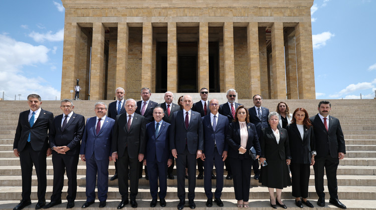 TBMM Başkanı Kurtulmuş Ve Başkanlık Divanı Üyelerinden Anıtkabir Ziyareti