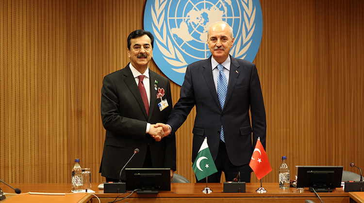 TBMM BAŞKANI KURTULMUŞ, PAKİSTAN SENATO BAŞKANI SYED YUSUF RAZA GİLANİ İLE CENEVRE’DE GÖRÜŞTÜ