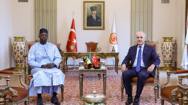 TBMM BAŞKANI KURTULMUŞ, SENEGAL BAŞBAKANI SONKO İLE GÖRÜŞTÜ
