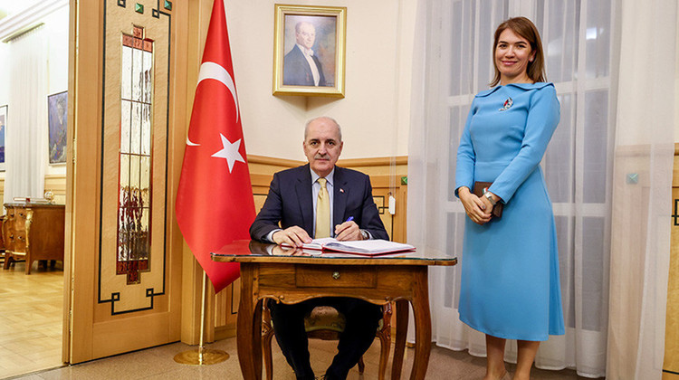 TBMM Başkanı Kurtulmuş, Budapeşte’de Türkiye’nin Büyükelçiliğini Ziyaret Etti