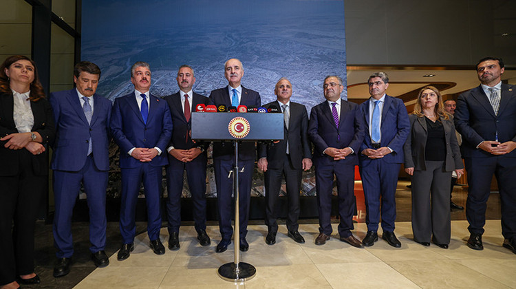 TBMM Başkanı Kurtulmuş, Diyarbakır’da Gazetecilerin Sorularını Yanıtladı