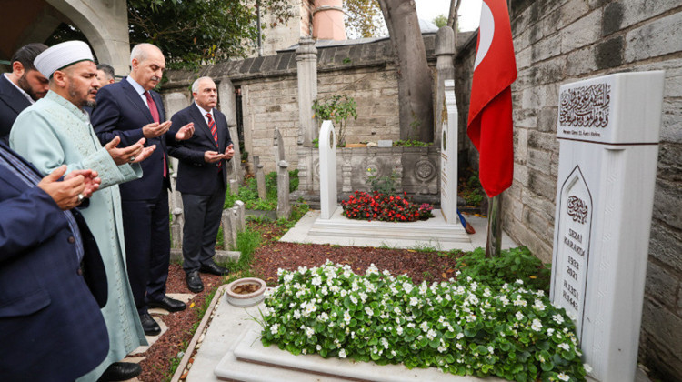 TBMM Başkanı Kurtulmuş, Sezai Karakoç ve Prof. Dr. İlhan Varank’ın Kabirlerini Ziyaret Etti