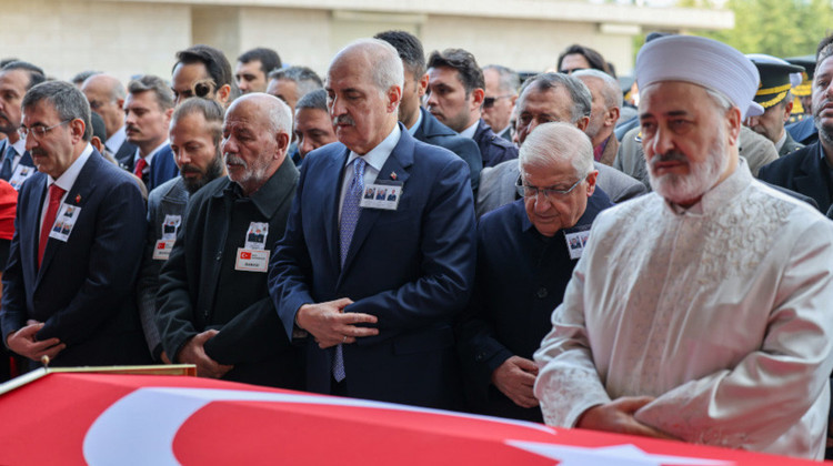 TBMM Başkanı Kurtulmuş, Düşen Askeri Kargo Uçağında Şehit Olan 3 Askerin, Ankara'daki Cenaze Törenine Katıldı
