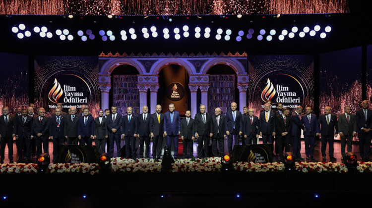 TBMM Başkanı Kurtulmuş, İlim Yayma Ödülleri Törenine Katıldı