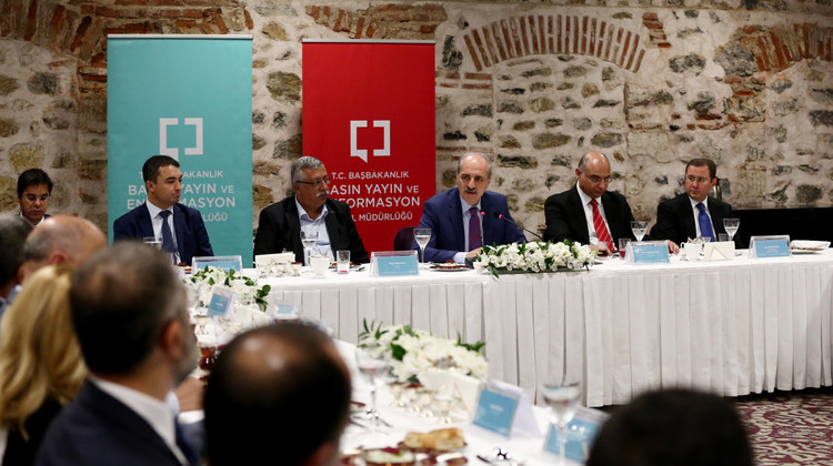 Başbakanlık Dolmabahçe Ofisinde televizyonların yöneticileri ve temsilcileriyle iftar