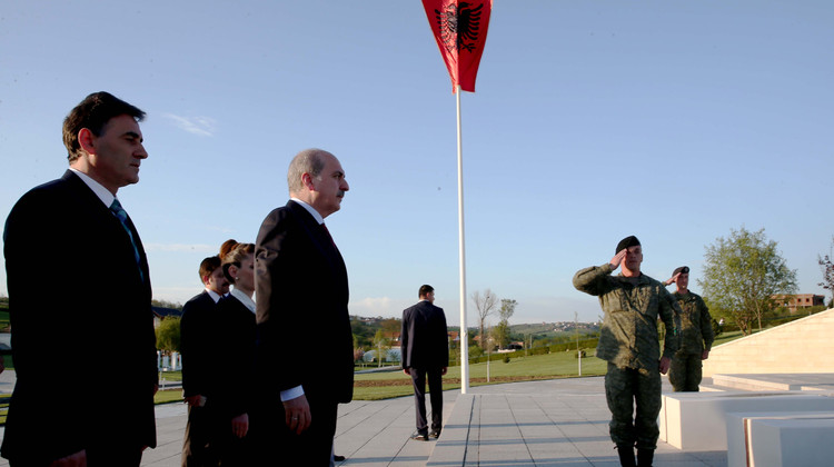 Kurtulmuş, Adem Yaşari'nin anıt mezarını ziyaret etti