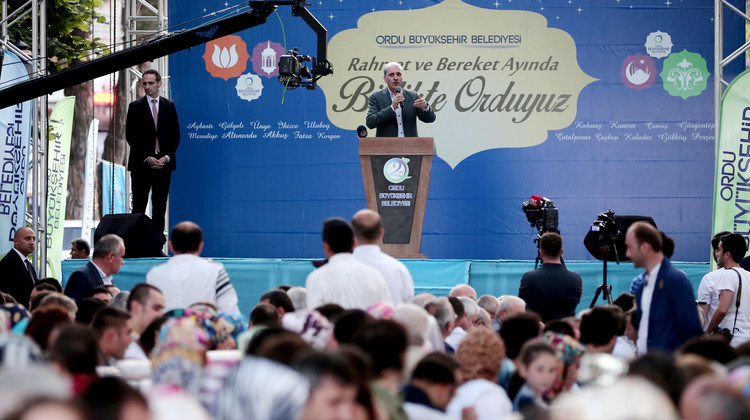 Kurtulmuş, Ünyeliler ile iftar yaptı