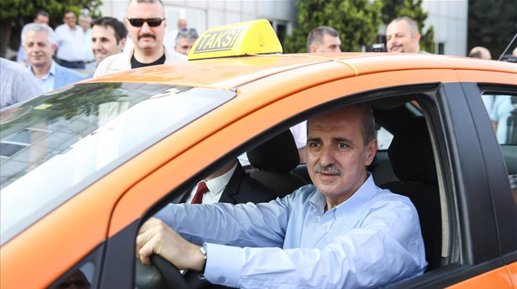 Kurtulmuş, taksicilerle buluştu