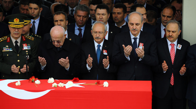 Kurtulmuş, şehit polis Murat Yatarkalkmaz'ın cenaze namazına katıldı