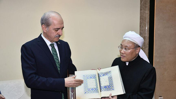 Kurtulmuş'tan Çin'deki Müslümanlara Türkiye'de eğitim önerisi