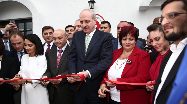 Prizren Başkonsolosluğunun bayrağı göndere çekildi