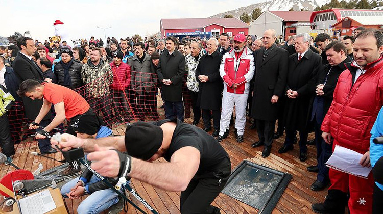 Kurtulmuş sporcularla sohbet etti