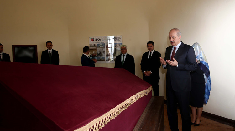 Kurtulmuş, Priştine'de tarihi yerleri gezdi