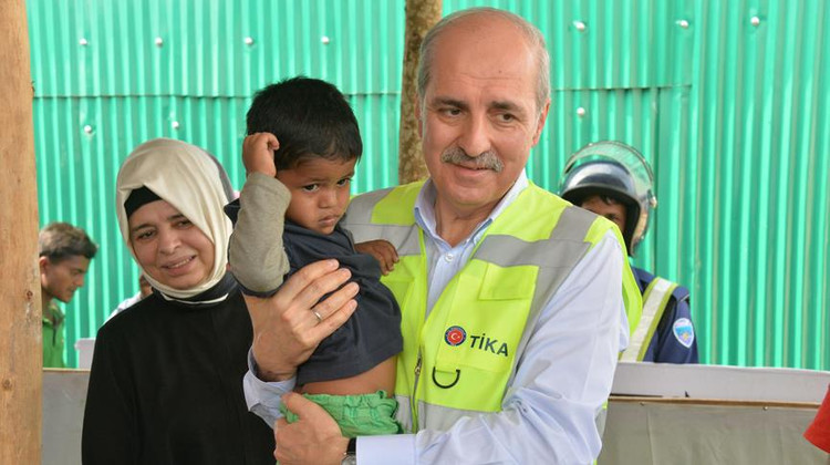 Kurtulmuş, Arakanlı Müslümanların yaşadığı kampları ziyaret etti