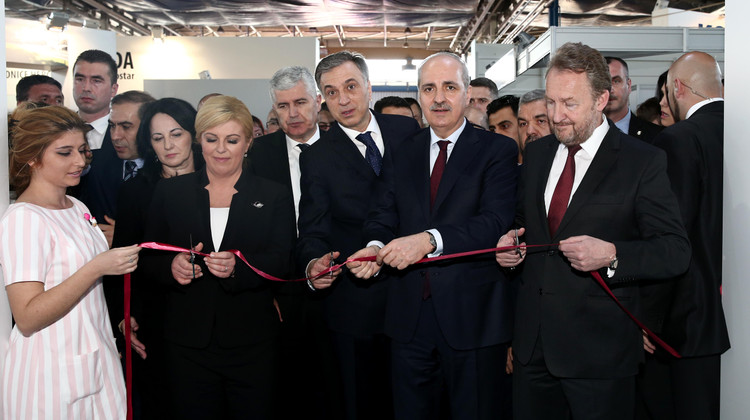 Kurtulmuş, Mostar'daki fuarda, Türk stantlarının açılışını liderlerle yaptı