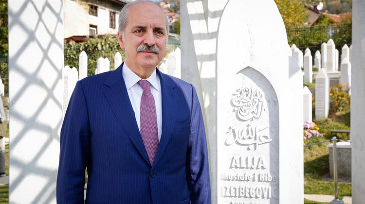 Aliya dünya tarihine miras kalacak çok önemli bir şahsiyet