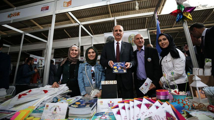 Kurtulmuş, 9. Uluslararası Dergi Fuarı'nı ziyaret etti