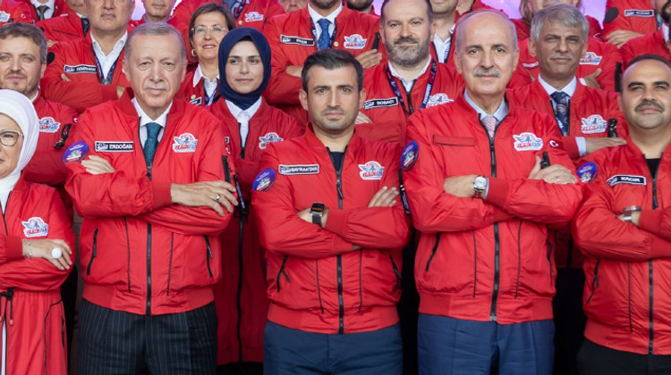 TBMM BAŞKANI KURTULMUŞ, TEKNOFEST'İ ZİYARET ETTİ