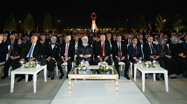 TBMM BAŞKANI KURTULMUŞ, 30 AĞUSTOS ZAFER BAYRAMI ÖZEL KONSERİ VE 100. YIL MARŞI TANITIMI'NA KATILDI