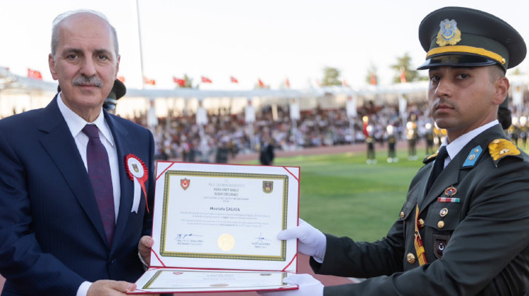 TBMM BAŞKANI KURTULMUŞ, MSÜ KARA HARP OKULU DİPLOMA ALMA VE SANCAK DEVİR TESLİM TÖRENİ'NE KATILDI