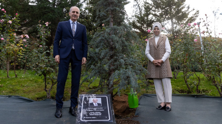 TBMM BAŞKANI KURTULMUŞ, MECLİS BAŞKANLARI PARKI’NA FİDAN DİKTİ