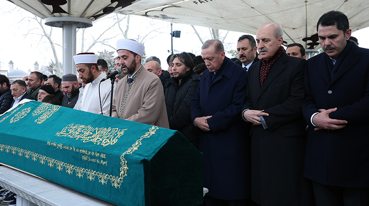 TBMM BAŞKANI KURTULMUŞ, AK PARTİ İSTANBUL KADIN KOLLARI İL BAŞKAN YARDIMCISI BALTACI'NIN CENAZESİNE KATILDI