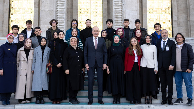 TBMM BAŞKANI KURTULMUŞ, LİSE ÖĞRENCİLERİNİ KABUL ETTİ