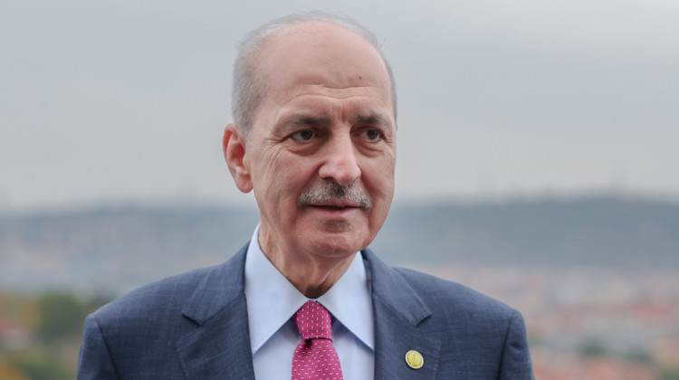 TBMM BAŞKANI KURTULMUŞ, PRAG'DA AA'NIN SORULARINI YANITLADI