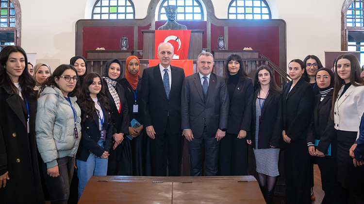 TBMM BAŞKANI KURTULMUŞ, DİPLOMAT AKADEMİ KAMPI KAPANIŞ DERSİ PROGRAMI’NA KATILDI