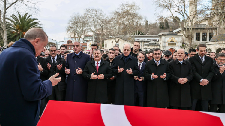 TBMM BAŞKANI KURTULMUŞ, ALEV ALATLI’NIN CENAZE TÖRENİNE KATILDI