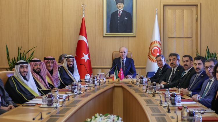 TBMM BAŞKANI KURTULMUŞ, KUVEYT MECLİSİ KUVEYT-TÜRKİYE PARLAMENTOLAR ARASI DOSTLUK GRUBU BAŞKANI AL MUTAİRİ VE BERABERİNDEKİ HAYETİ KABUL ETTİ